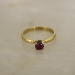 Anel Brilho Carmesim